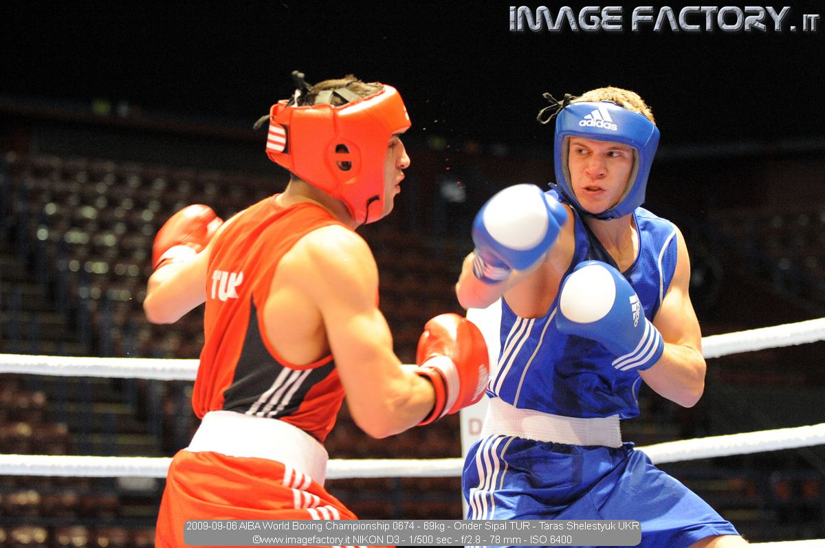 2009-09-06 AIBA World Boxing Championship 0674 - 69kg - Onder Sipal TUR - Taras Shelestyuk UKR
